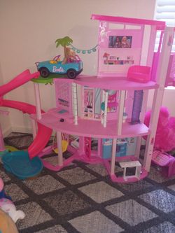 Barbie Dream House Like New!