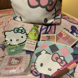 Hello Kitty Gift Set. (bag & Makeup Gift set)