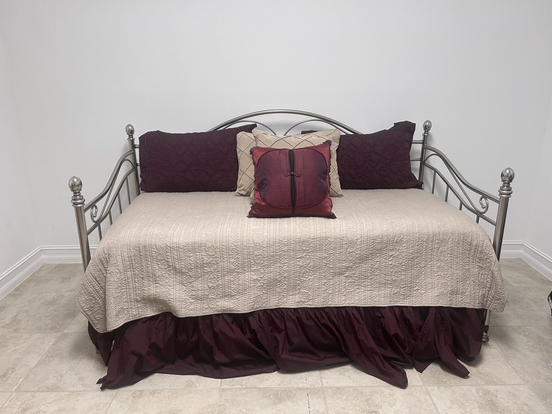 Metal Daybed With Trundle