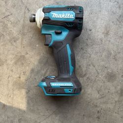 XDT16 Makita Impact Driver 