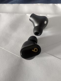 Beats studio plus headphones no charging case