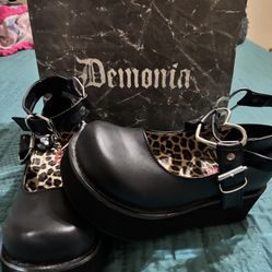 Demonia Shoes Size 7 