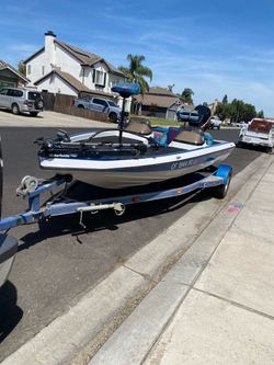 1997 champion bass boat 181
