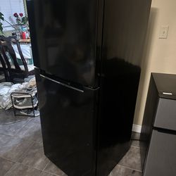 2021 Magic Chef Refrigerator