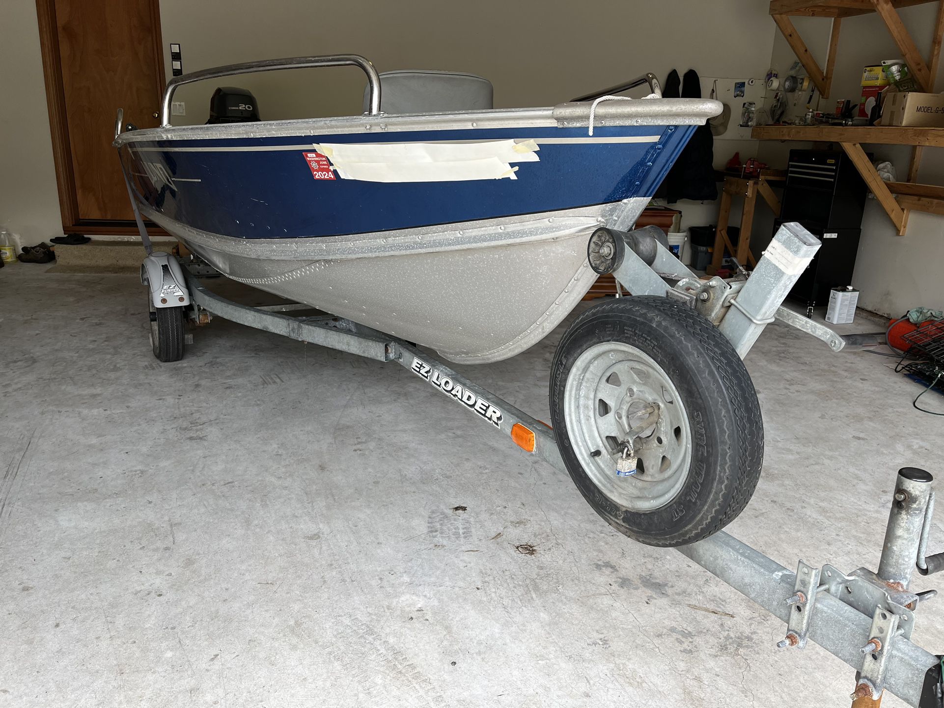 15ft Lund W/20 HP Yamaha Outboard and Ezloader Trailer 