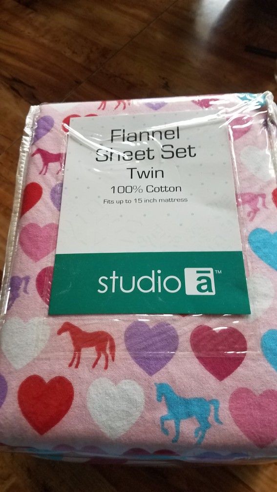 Studio Twin Size Sheet Set