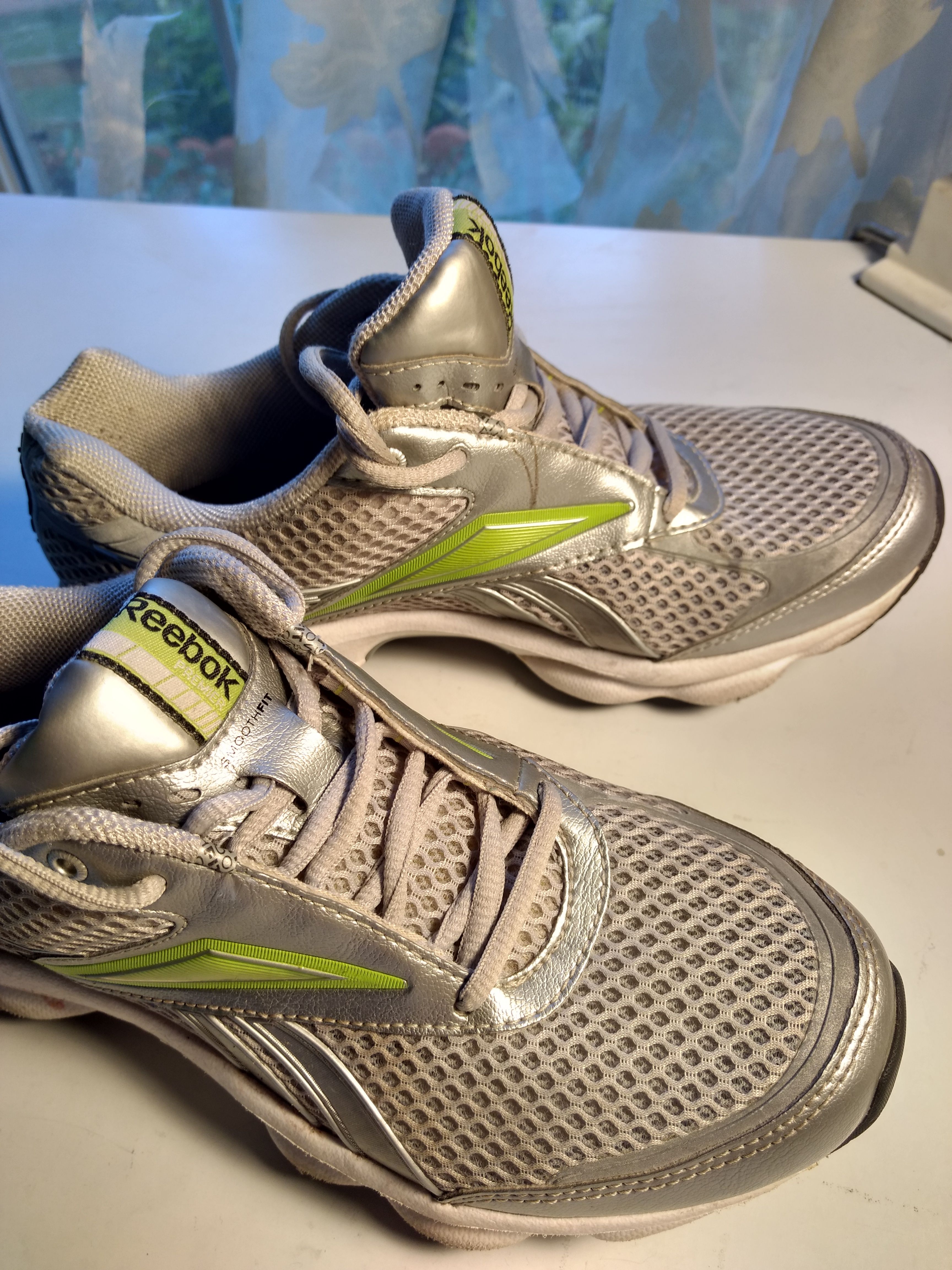 Ladies Light Gray Reebok Tennis shoes - Size 6