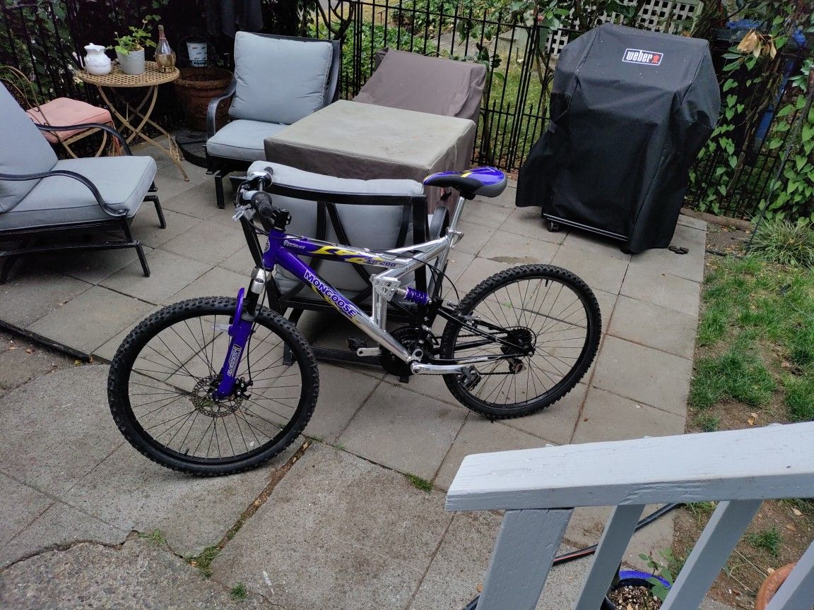 Mongoose Xr200. Silver Color Adult Size Disc Brakes $500 Mountain Bike
