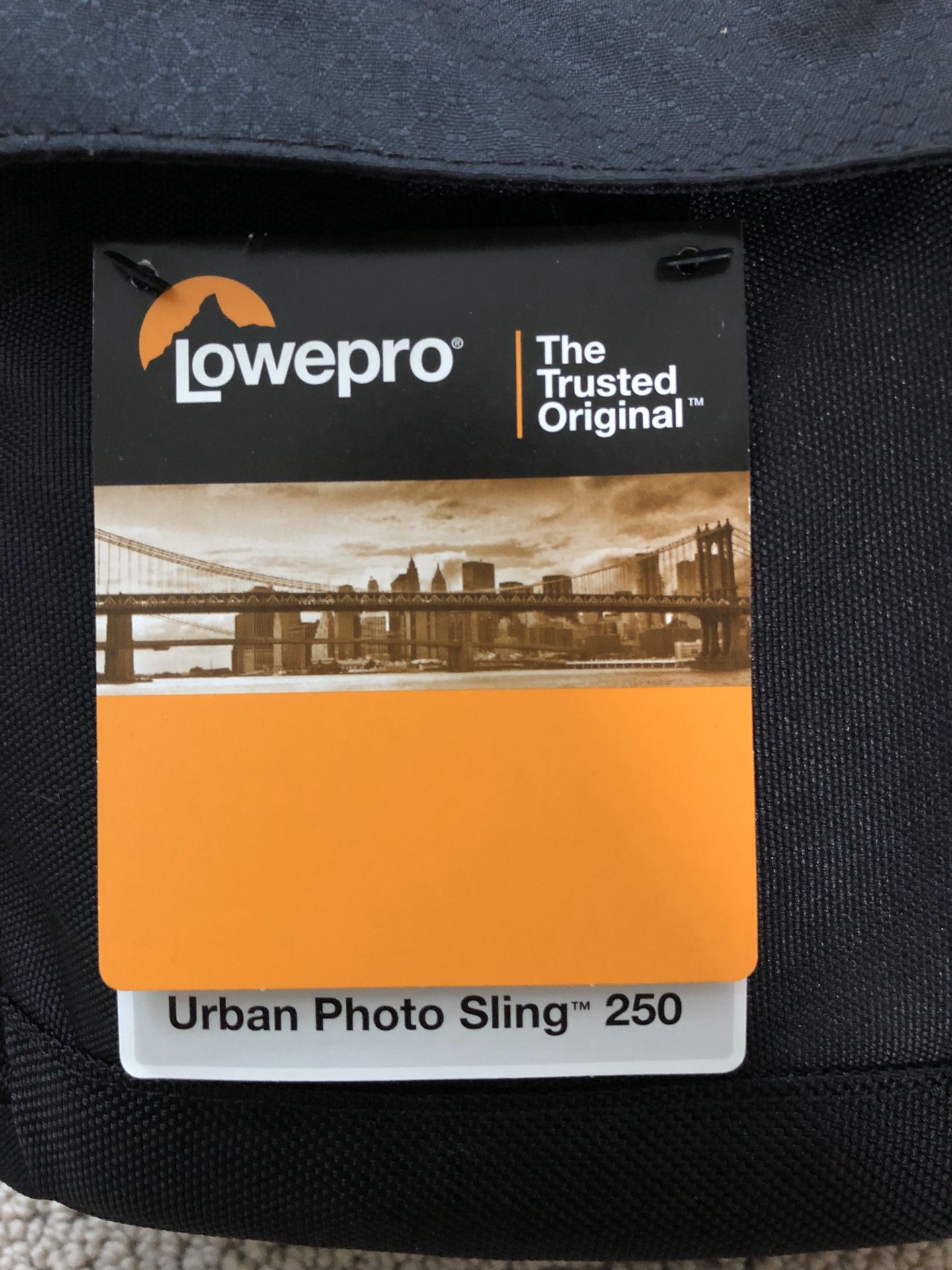 BRAND NEW Lowepro Urban Photo Sling 250