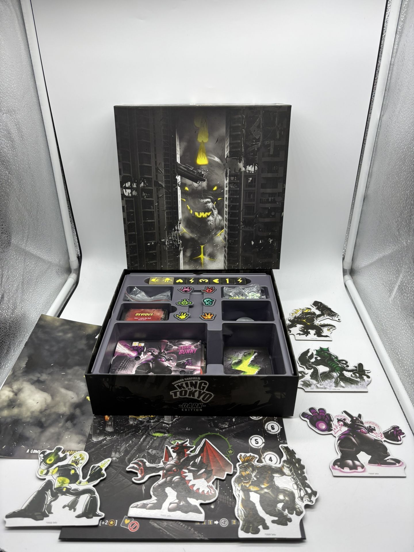 King of Tokyo Dark Edition Board Game Richard Garfield 2020 IELLO COMPLETE