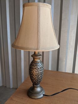 Very nice lamp with shade.