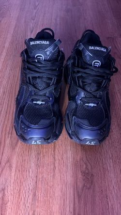 Balanciaga runners led