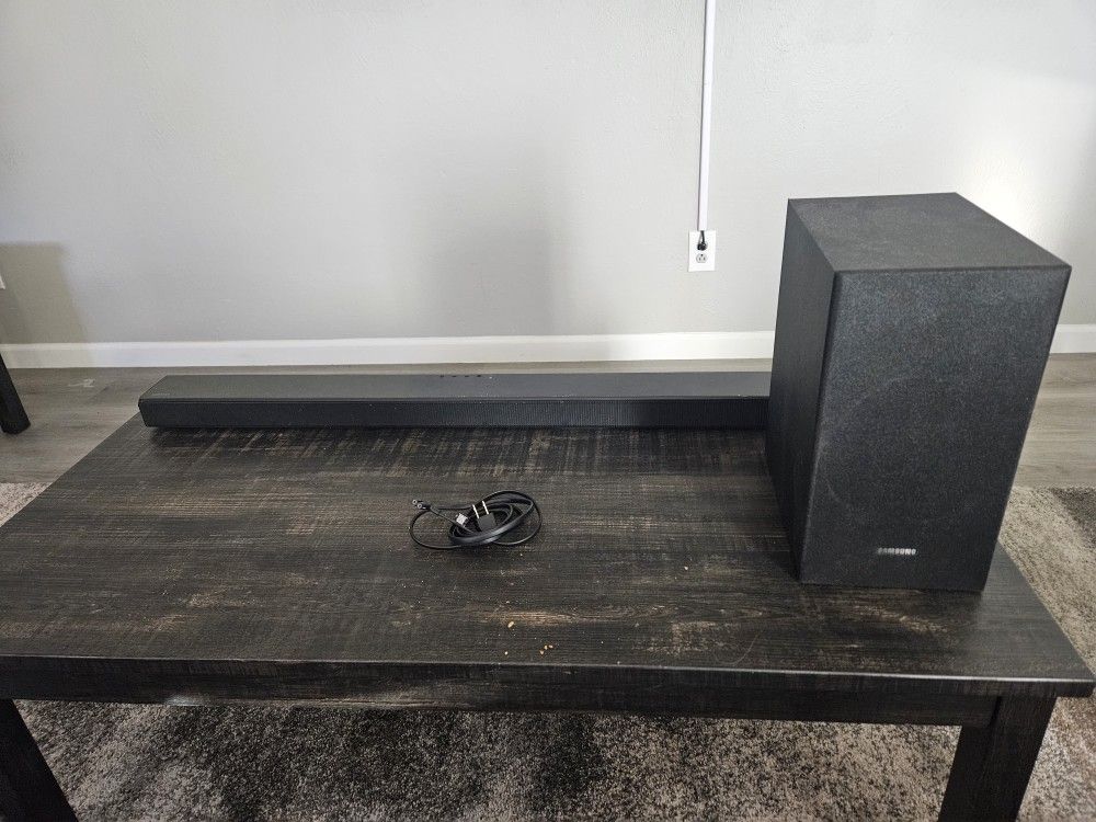 Samsung Sound Bar And Wireless Subwoofer