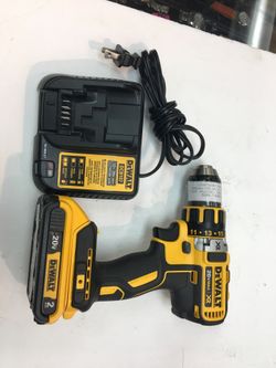 DEWALT 20-volt XR brushless compact drill driver with battery and charger BRAND NEW