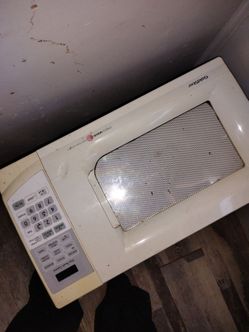 Microwave, broken tv