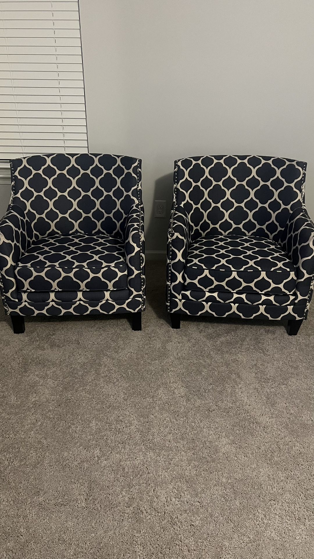 Accent Chairs 