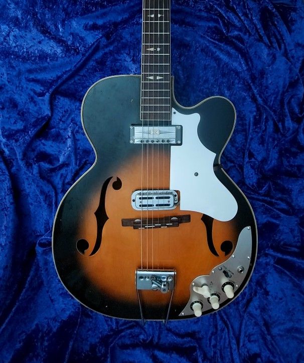 Hollowbody Electric Guitar !! $500 Or Best Offer !!