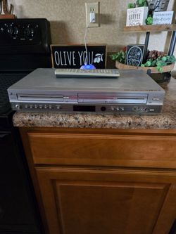 Real Nice Progressive Scan DVD/VCR COMBO. "CHECK OUT MY PAGE FOR MORE DEALS"