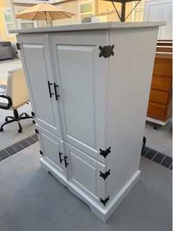 WHITE CLOSET DRESSER, Beautiful! 275.00