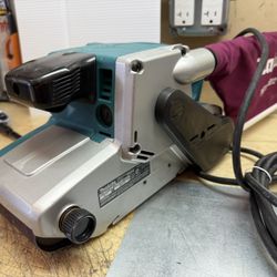 Makita 4" x 24" Belt Sander,