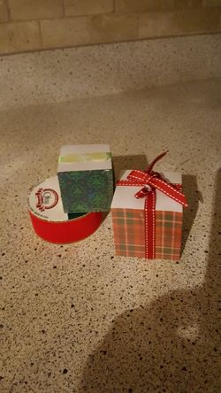 Two post a note cubes and ribbon