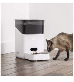 Dog/cat smart feeder brand new
