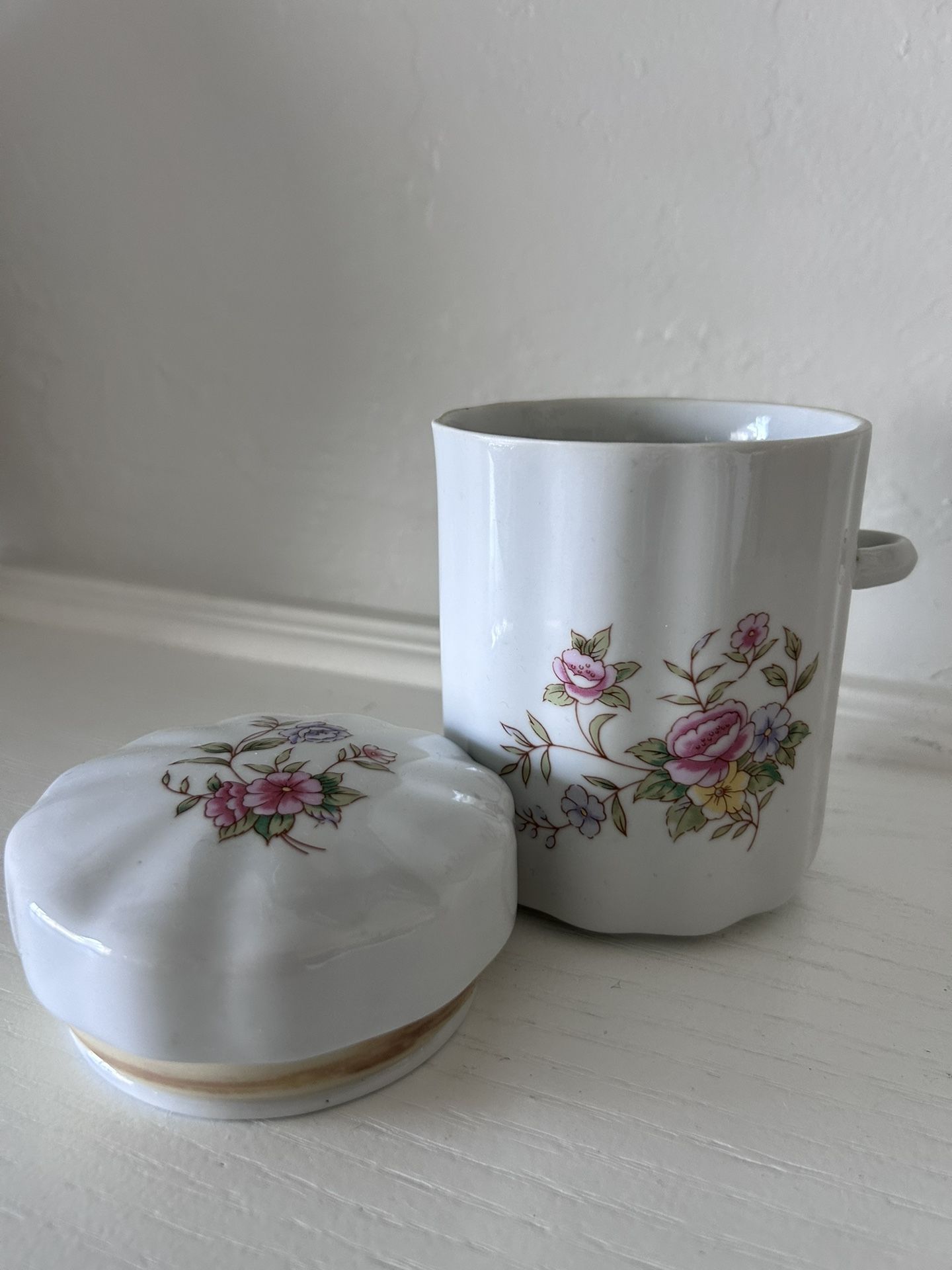 Porcelain Floral FTDA 1988 Canister Coffee Sugar Jar w Lid-Made in Taiwan