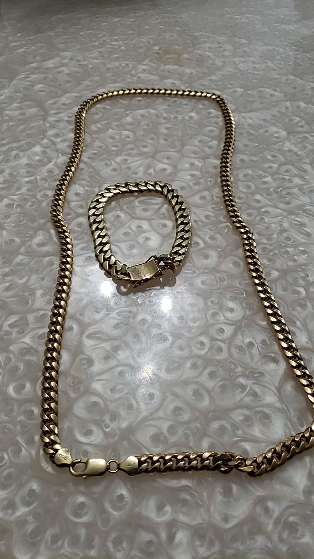 18 K Bracelet Yellow Hollow Cuban / 14 K Hollow Cuban Chain