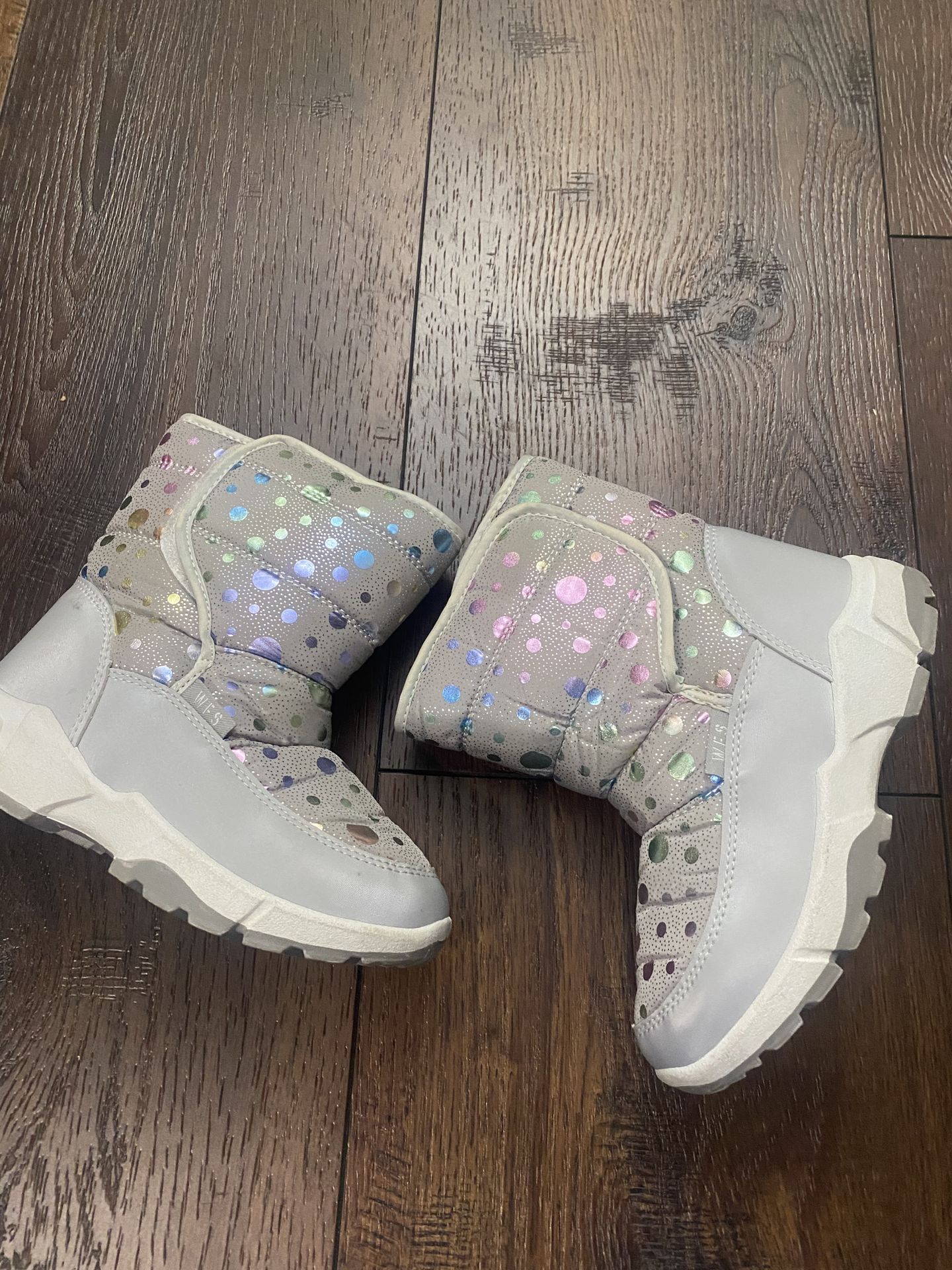 Girls snow boots size 1 toddler
