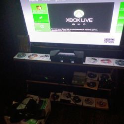 Xbox 360 Slim 4 GB With Box And Extras 