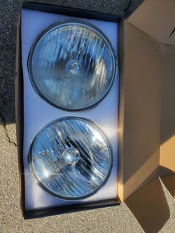 2011 Jeep Wrangler JK Headlights: Stock Halogen