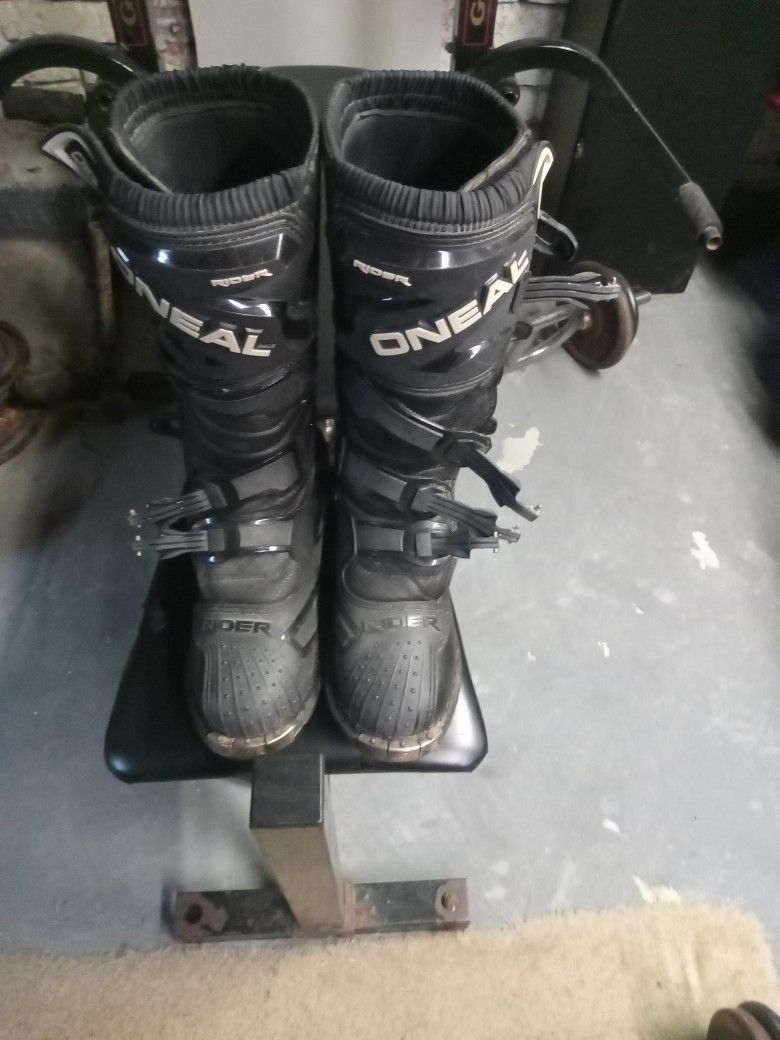 Is O'Neal motocross boot Is men size 10