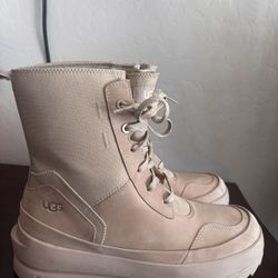 *NEW* UGG Womens Lug Boot Size 10