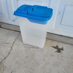 Dog food container 