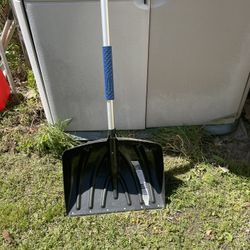 Sun cast snow Shovel 