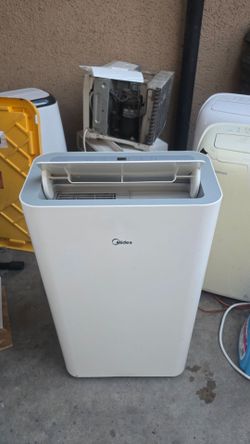 Portable air conditioner by midea model WPPQ12CR71N 12000 BTU in excellent working condition