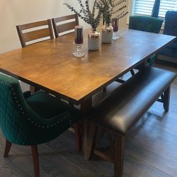 Dinning Table And Chairs 