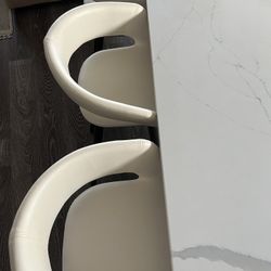 3 Crème/White Bar/Counter Stools