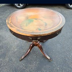 Antique Round Table With 1 Drawer. Needs Refinishing