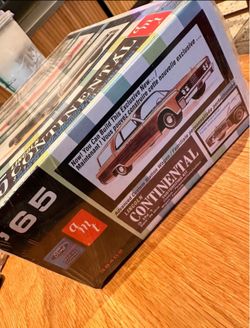 Vintage 2006 amt #38402 1965 LINCOLN CONTINENTAL Model Kit