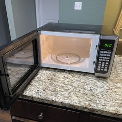 Silver Hamilton Beach microwave 