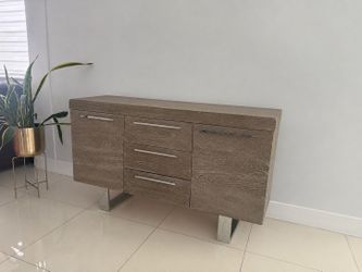 Gray 7 Pc Dining Room With Bench And 4 Chairs plus server
