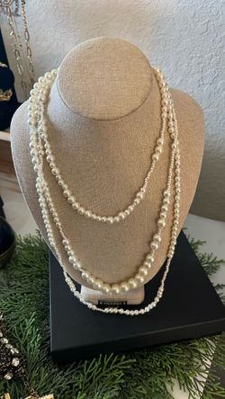 Collar- Three strand pearl Neclace