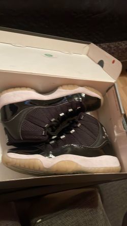 Air Jordan 11 retro gs size 4y Color black multi color