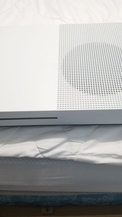 Xbox one s 1tb with two controllers