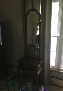 Mirror w stand