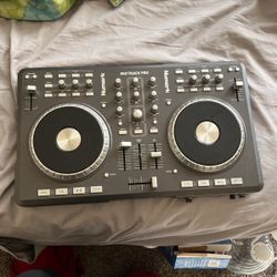 Numark Mixtrack Pro 