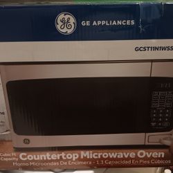 GE Microwave 1.1 Cubic Feet 950 Watts GCST11N1WSS