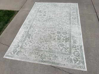Nice Vintage Distressed Style Area Rug (5’1”x7’6”)