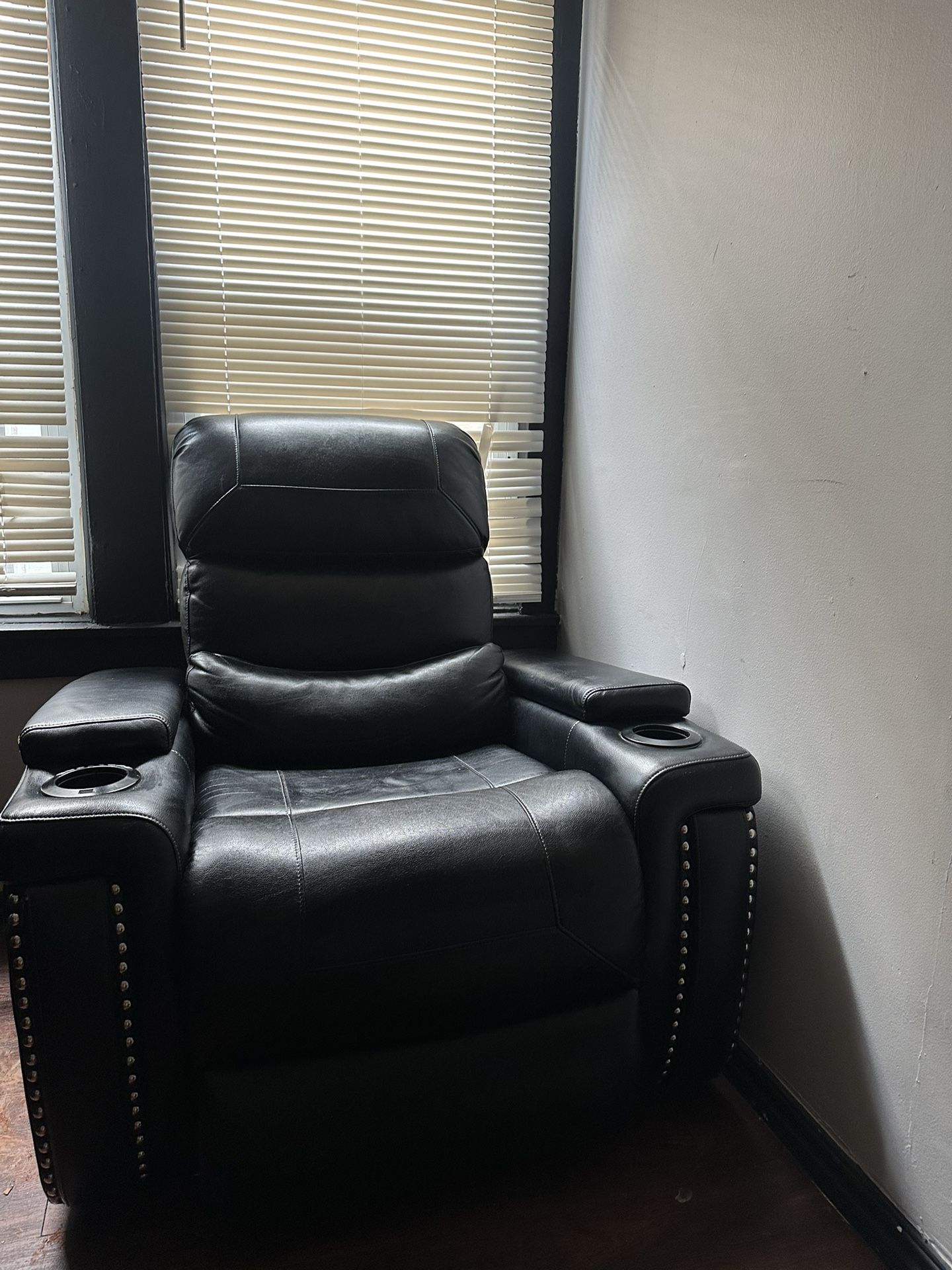 Electric armchair